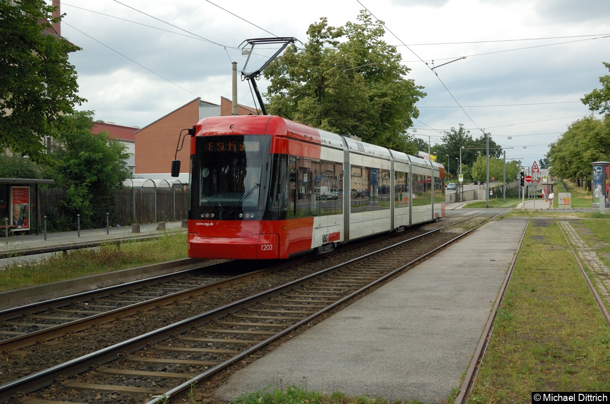 1203 als Linie 8 in der Katzwanger Straße.