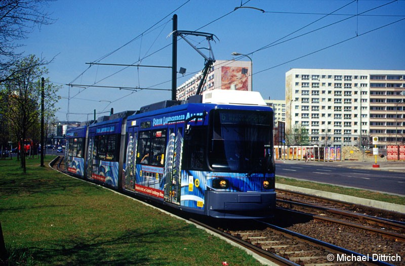 Bild: 1088 als Linie 6 hinter der Kreuzung Mollstraße/Otto-Braun-Straße.