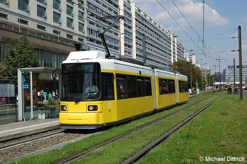 Bild: 1006 als Linie M5 an der Haltestelle Spandauer Straße/Marienkirche.