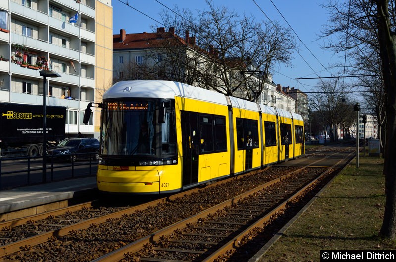 Bild: 4021 als Linie M10 an der Haltestelle Arnswalder Platz.