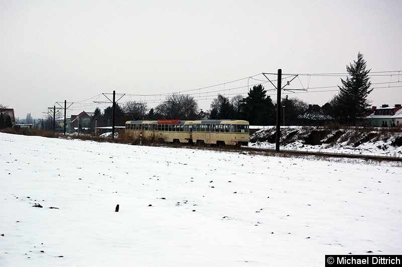Bild: 1001 + 1120 + 2002 als Linie 3 auf dem Weg nach Reform zwischen den Haltestellen Lindenhof/Flugplatz und Merkurweg.