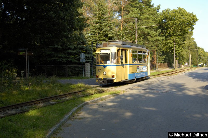 Bild: Wagen 27 hat gerade die Haltestelle Goethestraße verlassen.