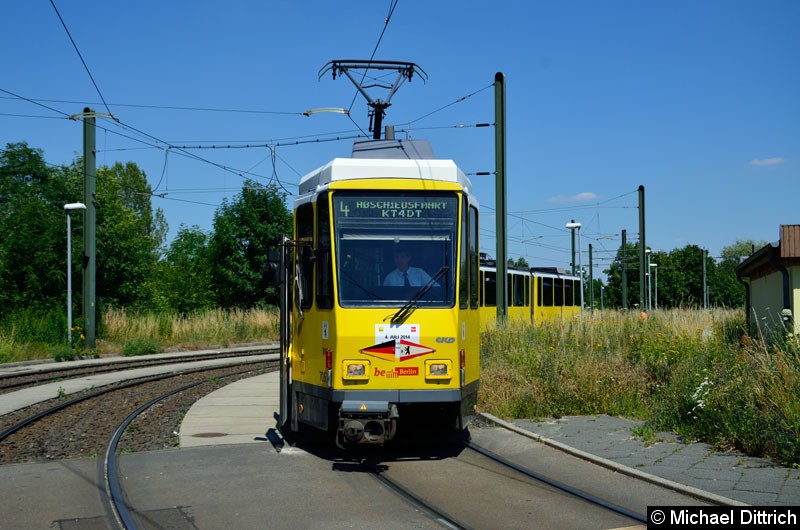 Bild: 7057 + 7058 in der Wendeschleife Falkenberg.