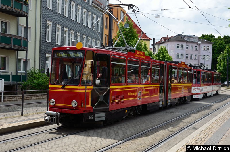 Bild: Die Stadtrundfahrt mit KT4D 512 und 520 an der Haltestelle Sparkassen Finanzzentrum.