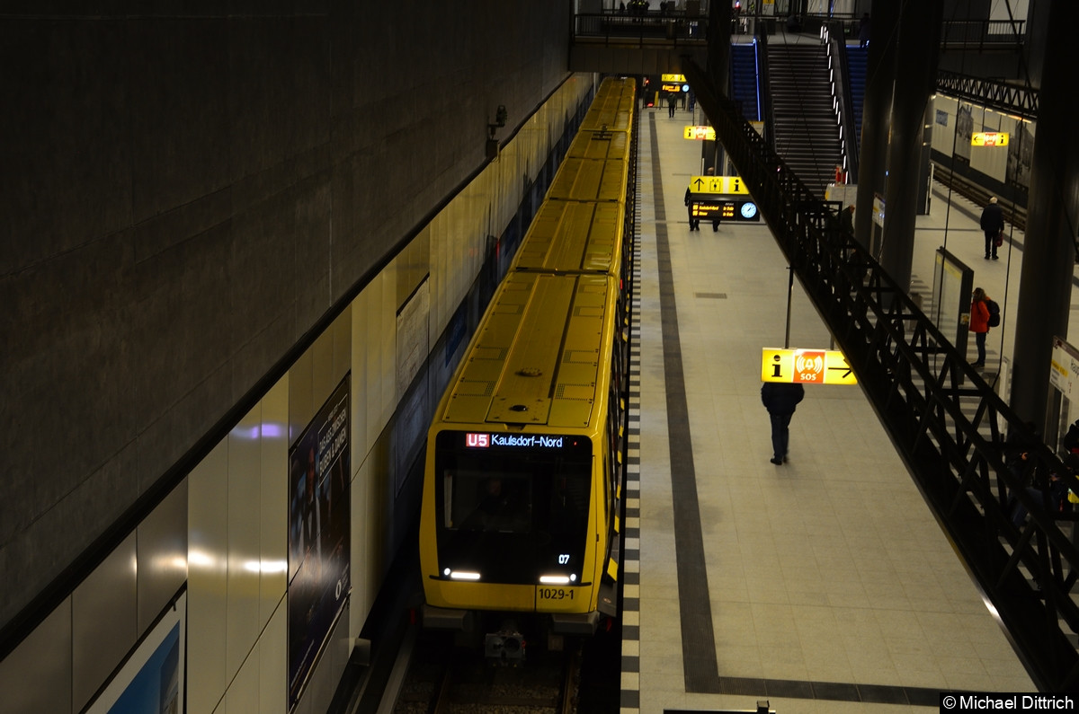 Bild: Eröffnung der U5 zu Hauptbahnhof.
IK 1029 nach Kaulsdorf Nord.