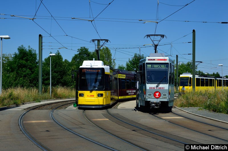 Bild: Noch einmal die Party-Tram neben dem GT6U 1524.