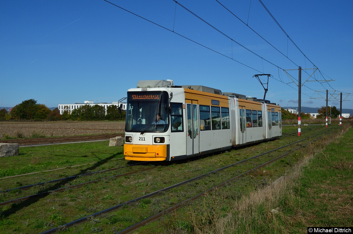 Wagen 211 als Linie 53 zwischen den Haltestellen Kisselberg und Jakob-Heinz-Str./Arena.