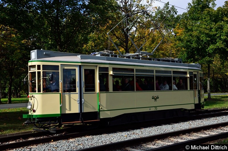 Wagen 70 hat die Endstelle Herrenkrug verlassen und fährt nun parallel der Herrenkrugstraße in Richtung Alter Markt.