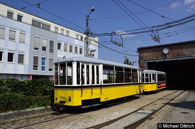 Bild: Für Sonderfahrten auf festgelegten Strecken stehen auch Fahrzeuge zur Verfügung.
Hier der Beiwagen 1369 der sich auf dem Betriebshof sonnte.