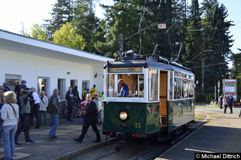 Wagen 23 als Ausstellungsstück an der Haltestelle Bad Tabarz.