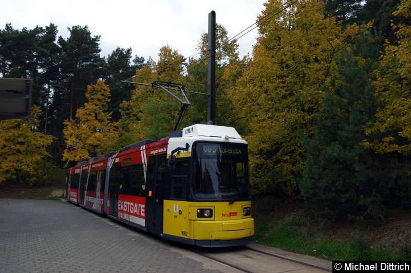 Bild: 1082 als Linie 68 im Wendegleis Zum Seeblick.