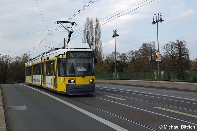 Bild: 2013 als Linie 27 auf der Dammbrücke.