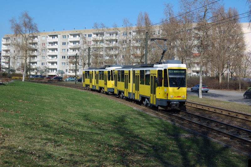 6122 als Linie M8 kurz vor der Haltestelle Barnimplatz.