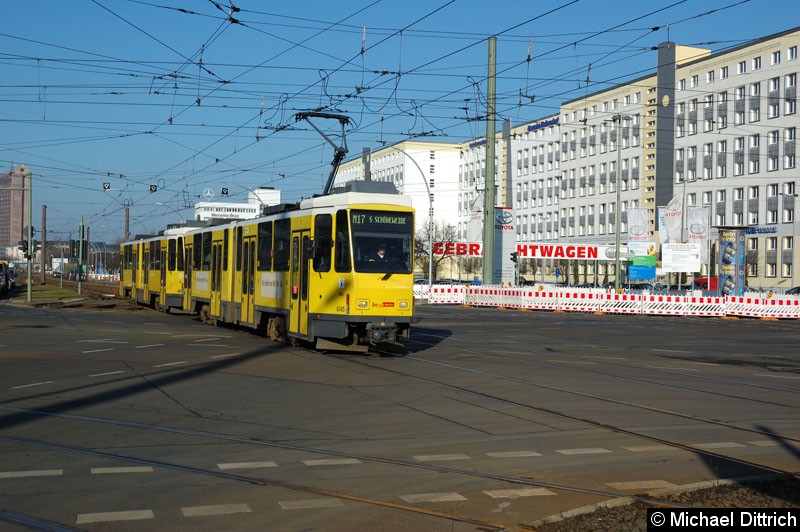 Bild: 6145+6083 als Linie M17 auf der Kreuzung Allee der Kosmonauten/Rhinstr.
