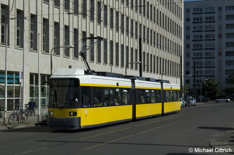 Bild: 1073 als Linie M6 in der Wadzeckstraße.