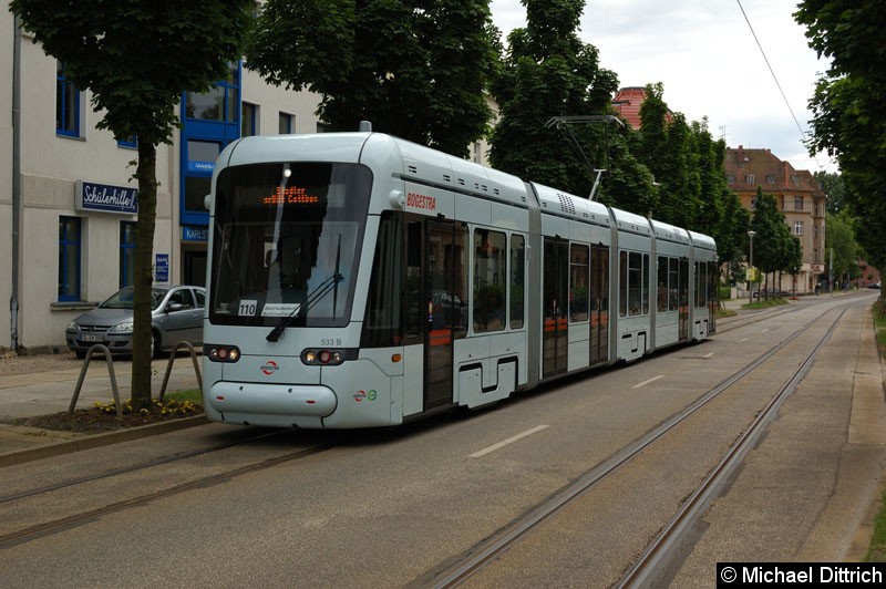 Bild: Gastfahrzeug 533 (Variobahn) der BOGESTRA vor der Haltestelle Bonnaskenplatz.