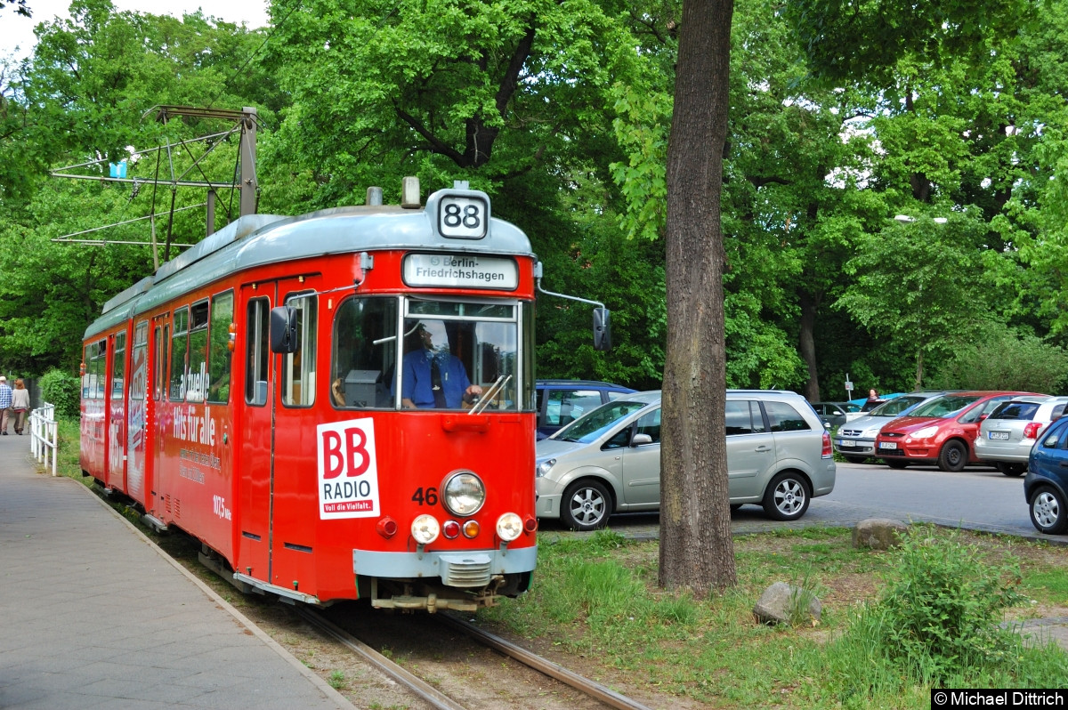 Wagen 46 bei der Ankunft am S-Bf. Friedrichshagen.