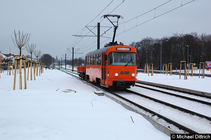 Bild: Arbeitswagen 756 mit Lore 765 kurz vor der Haltestelle Lindenhof/Flugplatz.