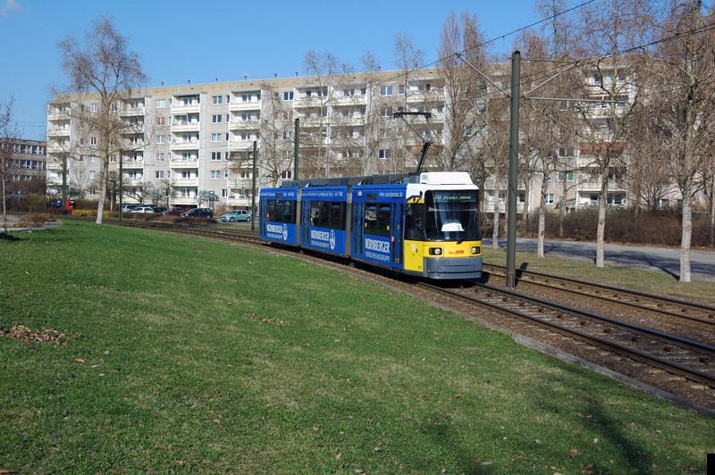 1071 als Linie 16 kurz vor der Haltestelle Barnimplatz.