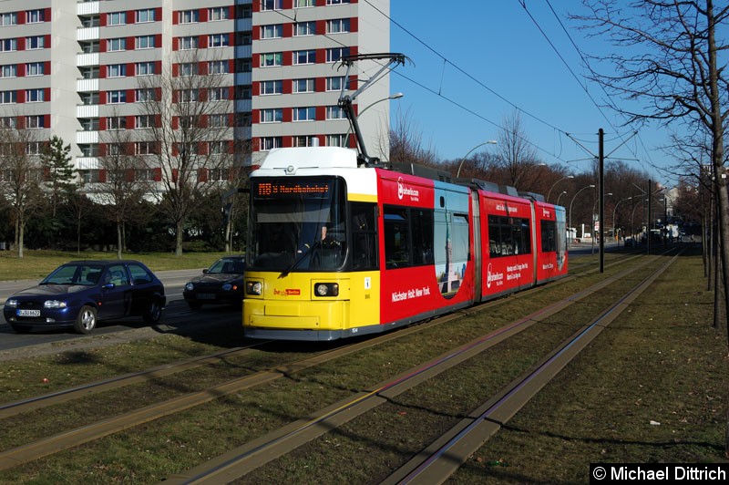 Bild: 1534 als Linie M6 zwischen den Haltestellen Platz der Vereinten Nationen und Büschingstr.