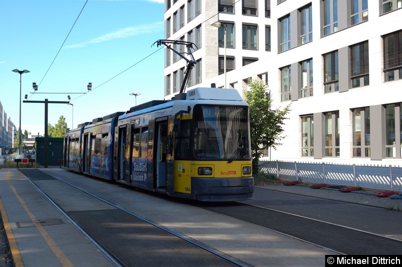 Bild: 1066 als Linie M1 in der Wendestelle Nordbahnhof. Die M1 wurde wegen einer Demo hierher umgeleitet.