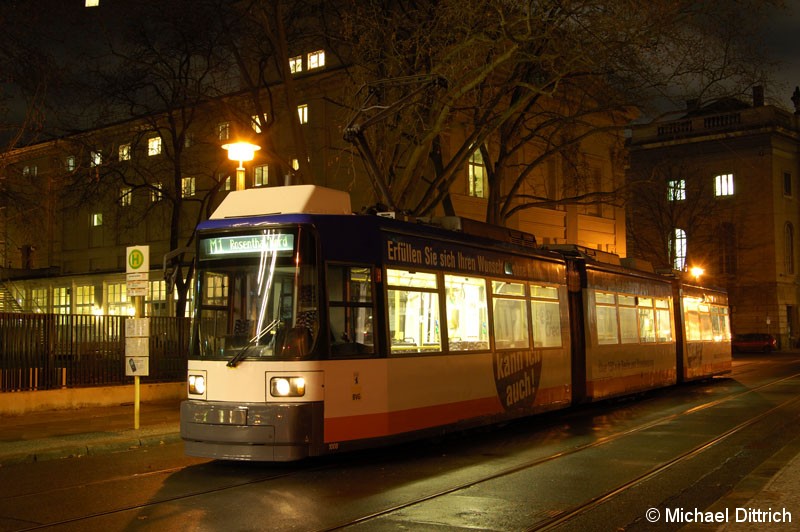 Bild: 1008 als Linie M1 an der Haltestelle Am Kupfergraben.