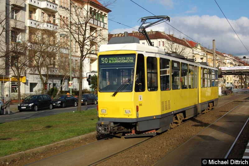 Bild: 6049 als Linie 50 in der Bornholmer Straße hinter der Schönhauser Allee.