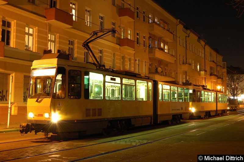 Bild: 6118 + 6013 als Linie M8 in der Gudrunstr.