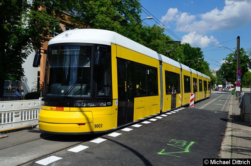 Bild: 9003 als Linie M5 in der provisorischen Endstelle Oberseestr.