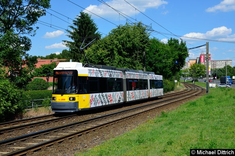 Bild: 1521 als Linie M6 kurz vor der Haltestelle Landsberger Allee/Rhinstr.