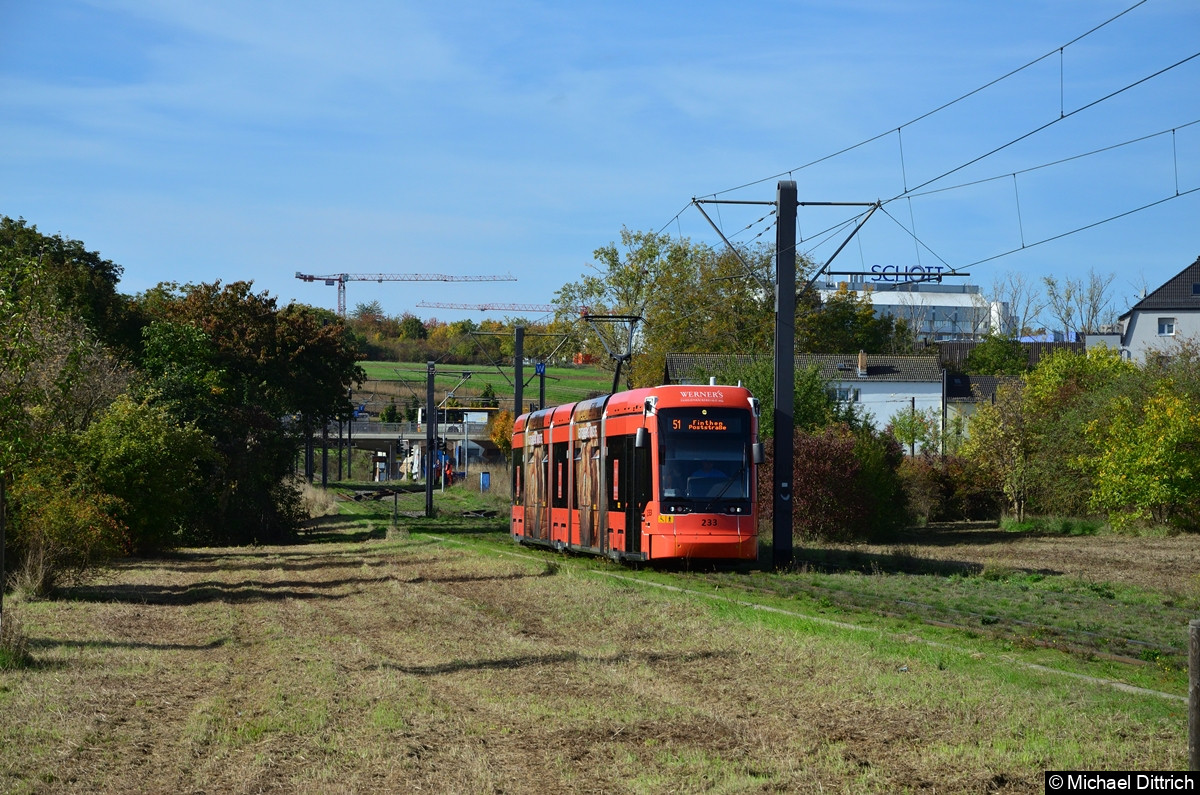 Wagen 233 als Linie 51 kurz vor der Haltestelle Wiesenstraße.