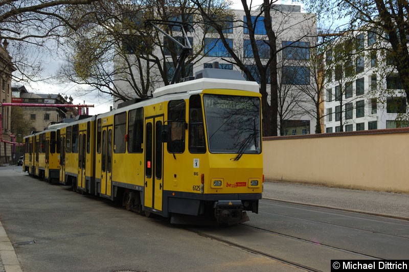 Bild: 6125 + 6133 als Linie M1 an der Haltestelle Am Kupfergraben.