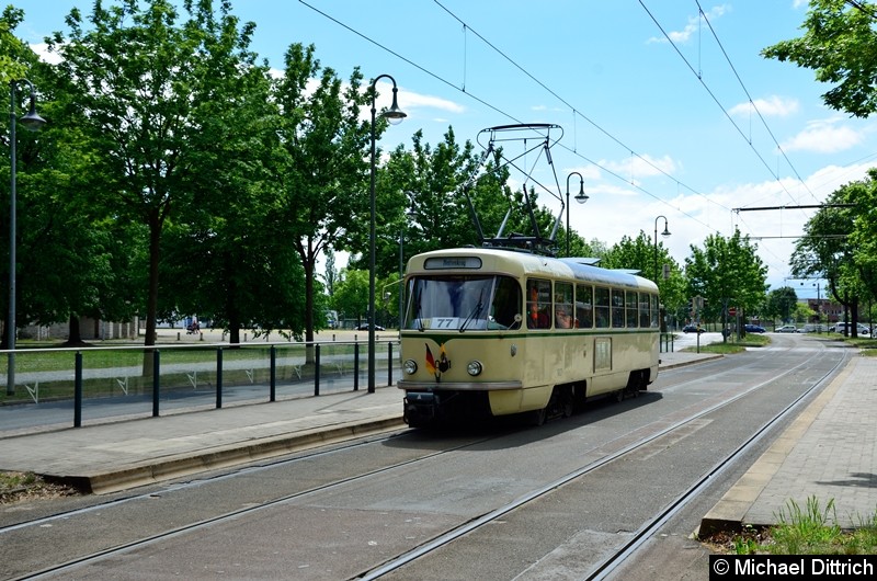 Bild: Wagen 1001 in der Haltestelle Jerichower Platz in Richtung Herrenkrug.