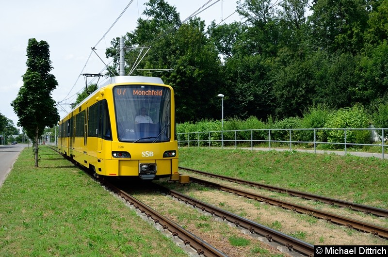 Bild: 3507 als Linie U7 zwischen den Haltestellen Freiberg und Mönchfeld.