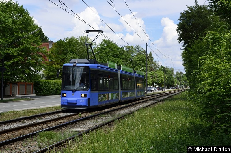Bild: 2140 als Linie 15 zwischen den Haltestellen Klinikum Harlaching und Menterschwaige.