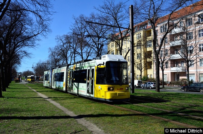 Bild: 1053 als Linie M13 kurz hinter der Haltestelle Björnsonstr.