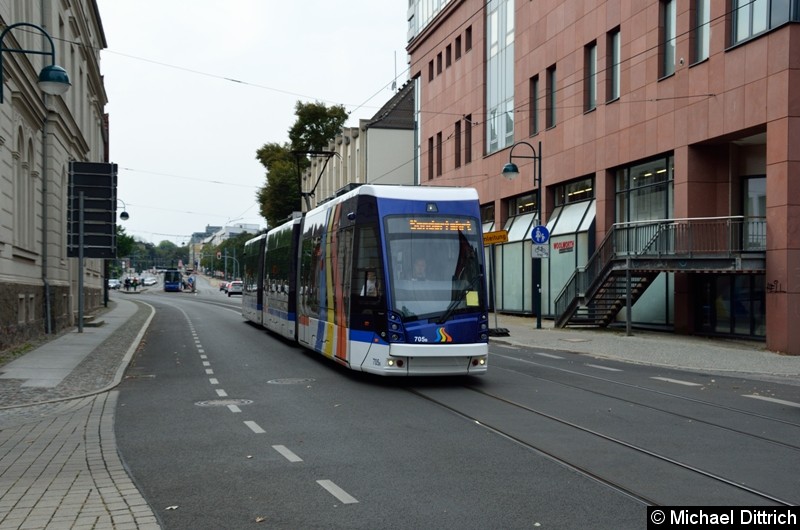 Bild: Der aus Jena ausgeliehene Wagen 705 bei der Sonderfahrt in der Logenstraße Ecke Große Scharnstr.