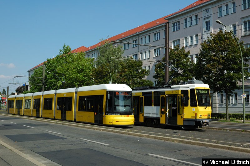 Bild: 8006 als Linie M4 in der Wendestelle Kniprodestr.