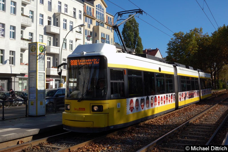 Bild: 1508 als Linie 808 an der Haltestelle Paul-Heyse-Str.
Mit der Bezeichnung ist eigentlich die Linie M8 gemeint.