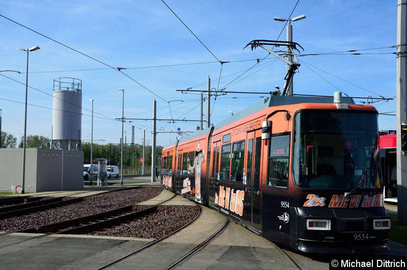 Wagen 9554 auf dem Betriebshof der Straßenbahn.
