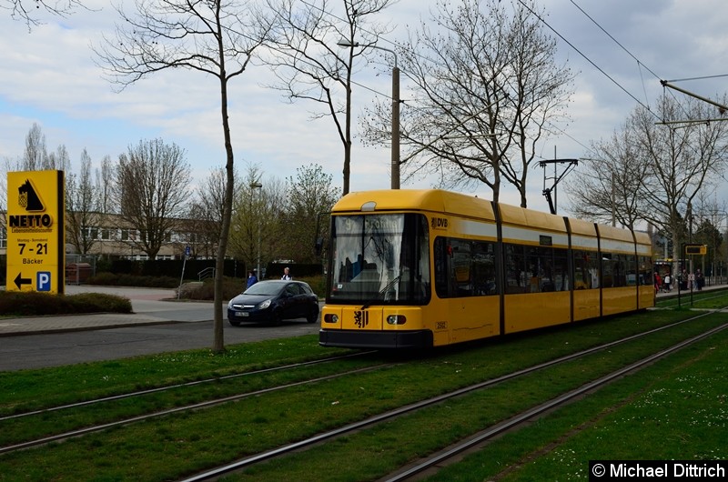 Bild: 2502 als Linie 9 zwischen den Haltestellen Albert-Wolf-Platz und Jacob-Winter-Platz.