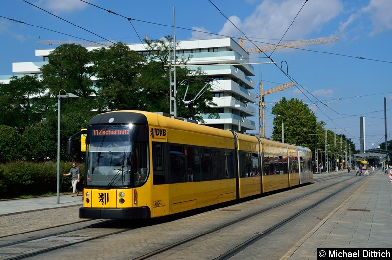 Bild: 2804 als Linie 11 in Höhe der Haltestelle Webergasse.
