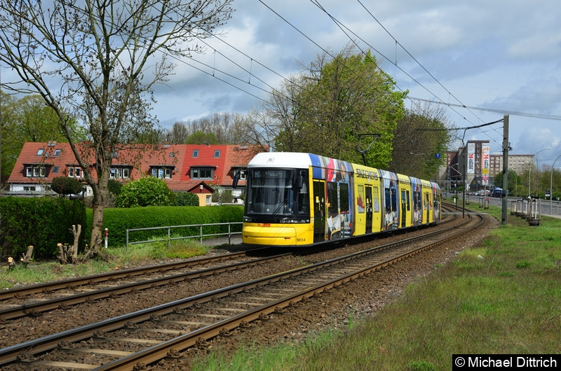 Bild: 9013 als Linie M6 zwischen den Haltestellen Landsberger Allee/Rhinstr. und Dingelstädter Str.