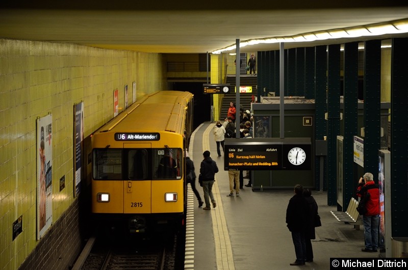 Bild: 2815 als Linie U6 im Bahnhof Tempelhof.