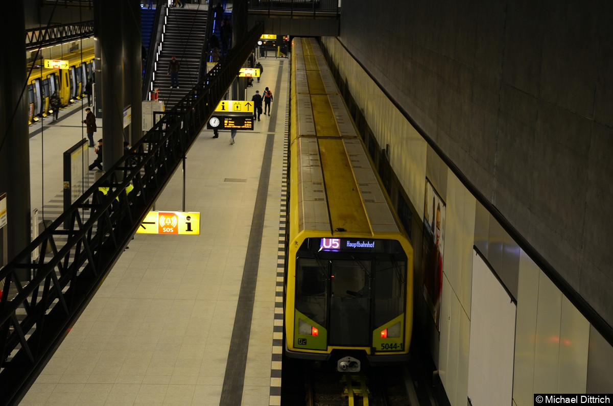 Bild: Eröffnung der U5 zu Hauptbahnhof.
5044 nach Hauptbahnhof.