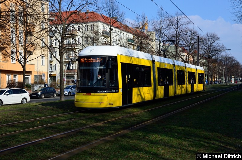 Bild: 4032 als Linie M2 kurz vor der Haltestelle Björnsonstr.