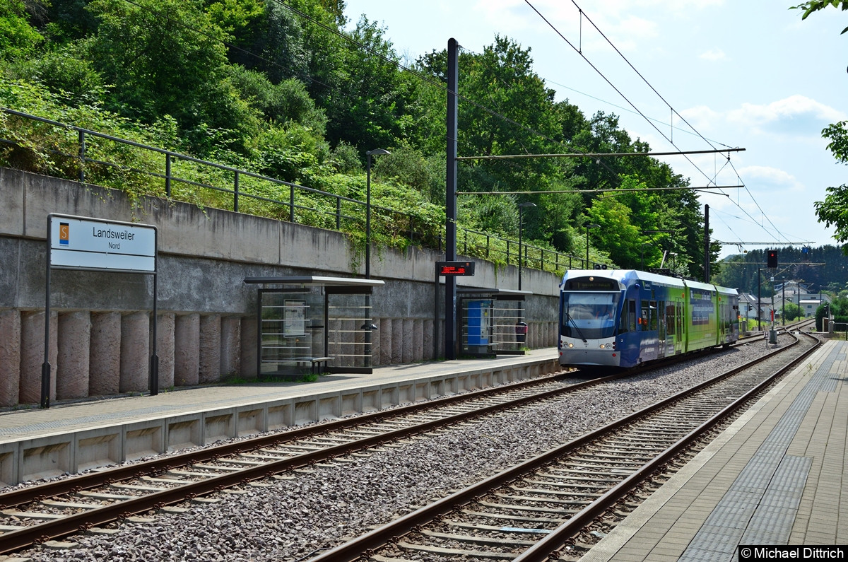 Bild: 1007 erreicht die Haltestelle Landsweiler Nord mit Ziel Lebach Jabach.