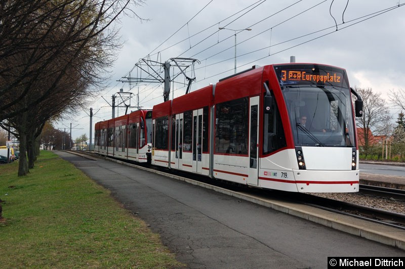 Bild: 719 und 633 als Linie 3 kurz vor der Haltestelle Warschauer Str.