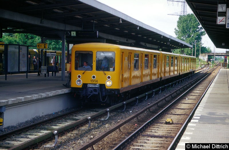 Bild: Museumszug 1914 im Bahnhof Biesdorf Süd.