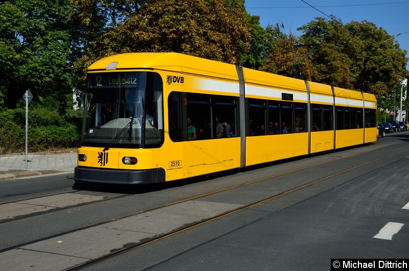 2510 als Linie 12 an der Haltestelle Krankenhaus St.-Joseph-Stift.